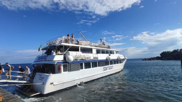 Da Taormina: Tour Giornaliero Chic a Panarea e Strómboli
