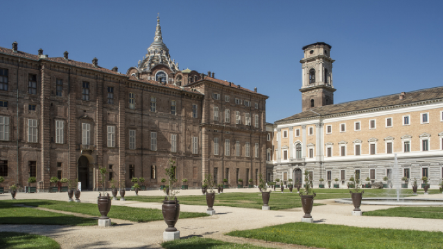 Perjalanan satu hari ke Istana Kerajaan Turin + Kastil Racconigi dengan sewa kendaraan pribadi