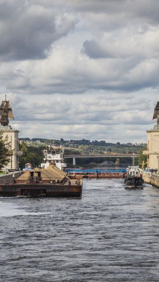 Vorob'yevy gory + Moskva River + Novodevichy Cemetery + Leo Tolstoy Estate Museum day tour