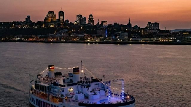 Geführte Abendfahrt auf dem Fluss in Quebec City