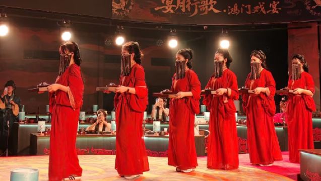 Shanghai Yanyue Xingge - Hongmen Bankett-Erlebnis (Yanyue am Fluss + traditionelle Tanz- und Gesangsvorführungen + audiovisuelles Festmahl + kulinarischer Genuss + optionales Erlebnis mit antiker Kleidung und Styling)