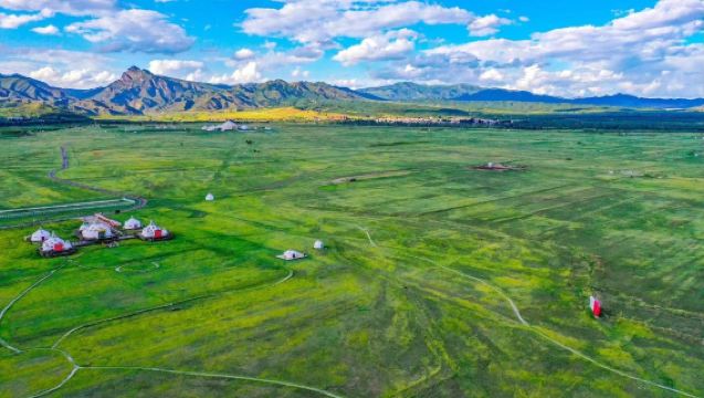 Hohhot: Chilechuan Grassland + Hasuhai Lake 1-day Tour | Multilingual Guide | Private Charter Customization