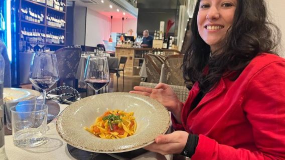 Florença: Aula de Culinária de Massa em um Palácio Histórico com Vinho