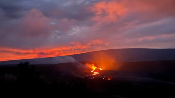 Private Kīlauea hike and lava gazing with Native Hawaiian