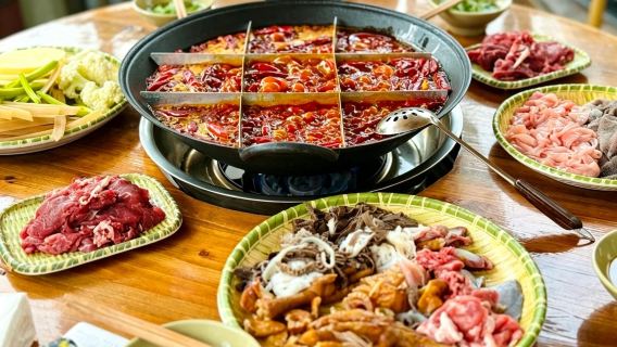 Chongqing Sen Sol Taraftasın Hot Pot | Ciqikou Şubesi (Otantik Sichuan usulü hot pot + taze malzemelerle yapılan yemekler + manzaralı yemek alanı)