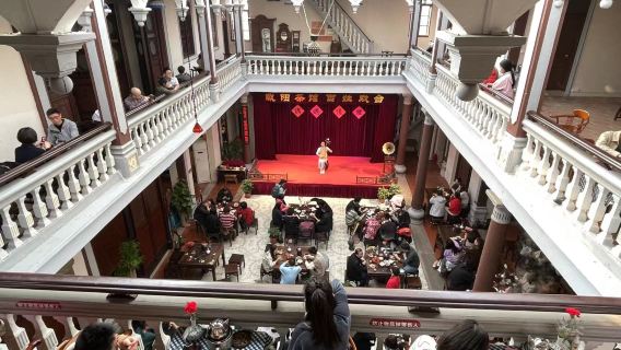 廣東潮州牌坊街載陽茶館茶台預約【喝茶聊天+觀賞潮劇+聽懷舊金曲】