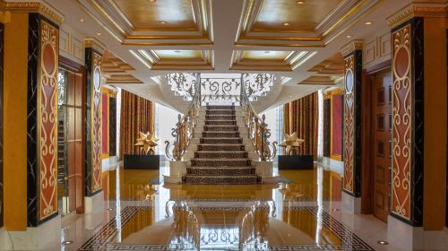 Dubai 7-star sailing boat hotel Al Iwan buffet/underwater restaurant/sky restaurant options Arabic restaurant lunch dinner buffet 4
