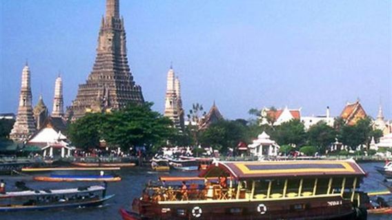 Manohra Luxurious Dinner Cruise by Anantara Bangkok