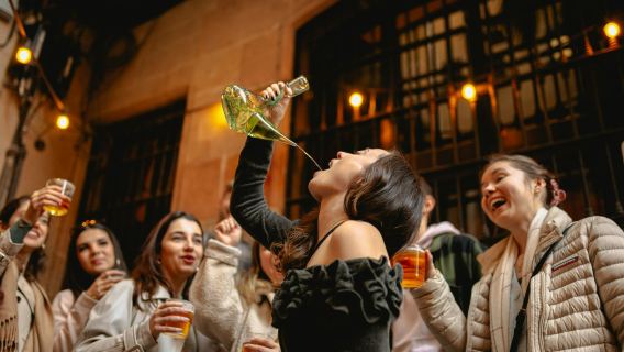 Barcelona: Guided Tapas & Drinking Tour