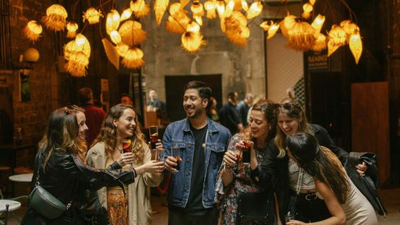 Barcelona: Guided Drinking & History Tour