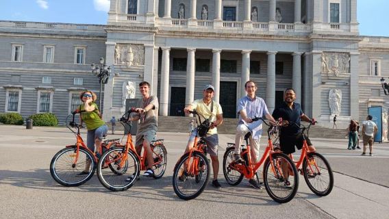 Madrid: tour in bicicletta o e-bike di 1 ora e mezza con guida