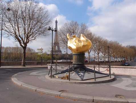 Tur Paris Klasik dan Monumental di Sepanjang Sungai Seine