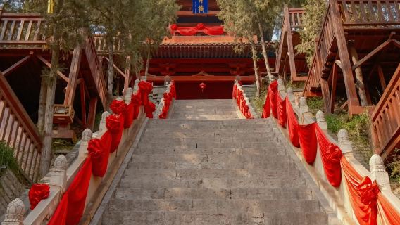 【拼小團】關帝廟+鹽湖+普救寺+鸛雀樓+蒲津渡大鐵牛一日遊