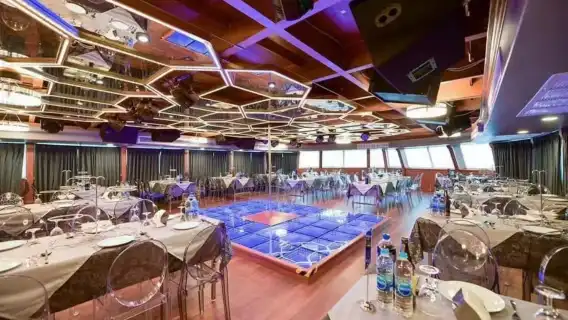 芭達雅全明星號All Star豪華遊輪人妖秀+豪華海鮮自助餐