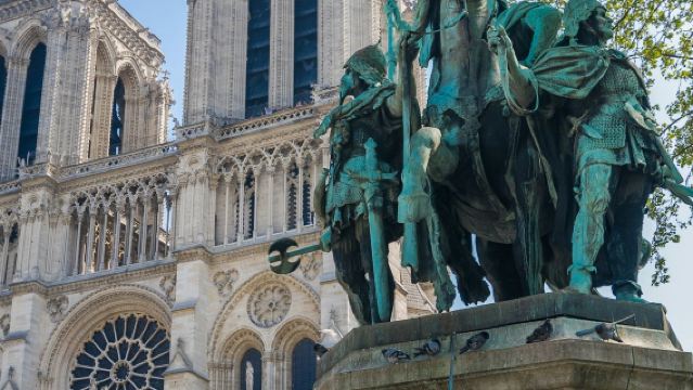 Île de la Cité: Guided Walking Tour + Archeological Crypt Entry