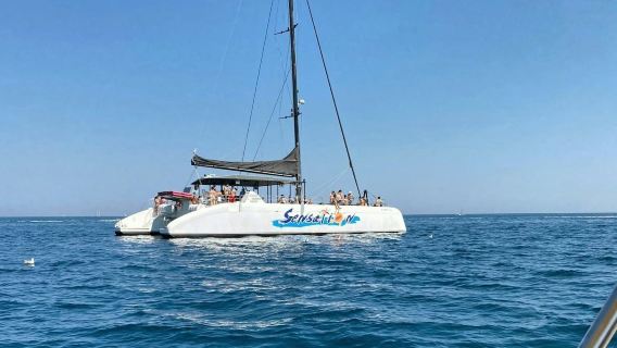 바르셀로나: 바베큐가 포함된 카타마란 요트 투어