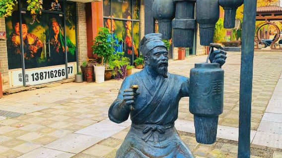 perjalanan satu hari ke Kota Kuno Xiangyang, Kota Dinasti Tang yang Makmur, Rumah Besar Xiangwang, dan Kuil Mi Gong di Provinsi Hubei tersedia, dengan layanan dalam bahasa Inggris.