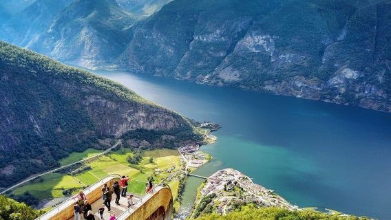 Nærøyfjord and Flåm with a 2-Hour Fjord Cruise