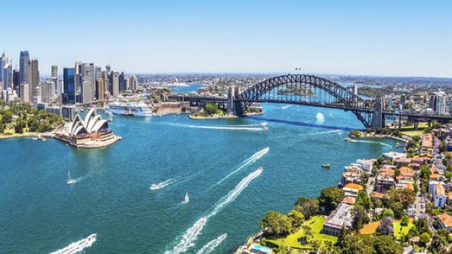 Sydney City Sightseeing Day Tour (Sydney Opera House + Saint Mary's Cathedral + University of Sydney, etc.)