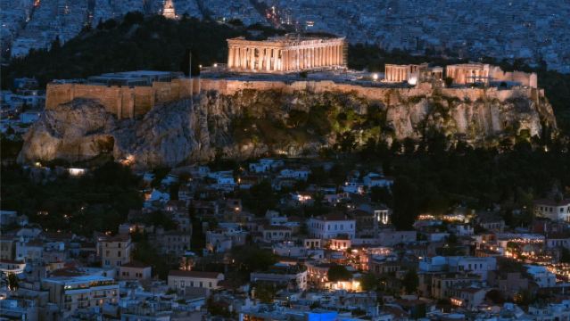 Lawatan sehari sewaan peribadi di Athens | Delphi + Arachova, pengangkutan peribadi, perjalanan bebas dan mendalam