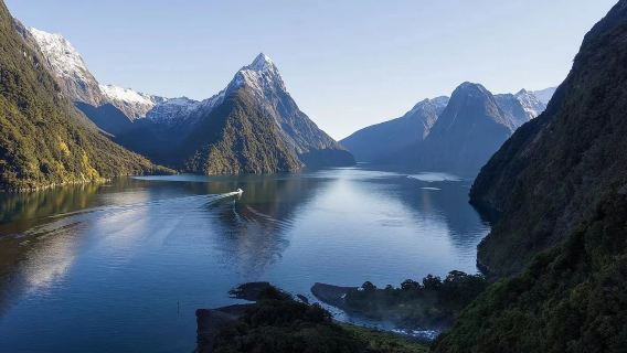 Queenstown Milford Sound 1-Day Tour [Deluxe Panoramic Bus + Cruise]