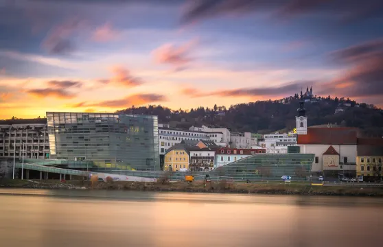 林茨藝術電子中心+林茨新主教座堂+蘭多斯博物館+林茨中央廣場