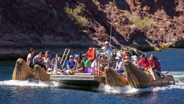 ラスベガス発 フーバーダム・ラフトフロート半日バスツアー