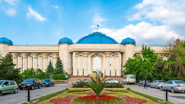 พิพิธภัณฑ์แห่งชาติกลาง + อนุสาวรีย์เอกราช + ศูนย์ชนเผ่าเร่ร่อน + มหาวิหาร + พิพิธภัณฑ์เครื่องดนตรี