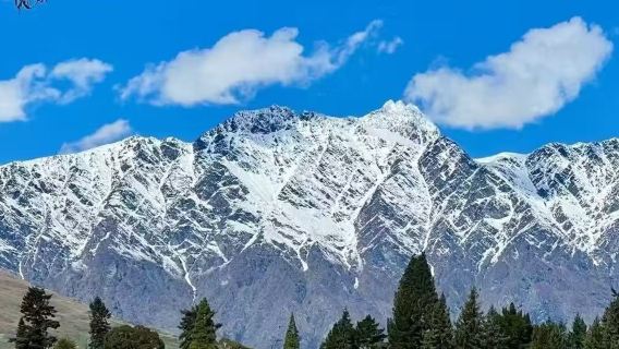 皇后鎮出發：格林諾奇|打卡紅房子拼車半日遊/飯店接駁/中文