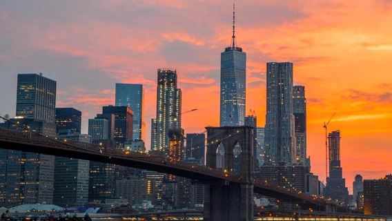 New York City Sunset Cruise with Live DJ & Skyline Views