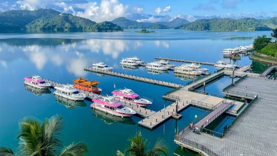 8-hour Taichung Sun Moon Lake and Gaomei Wetlands 1-day tour: Customized itinerary (departing from Taichung)