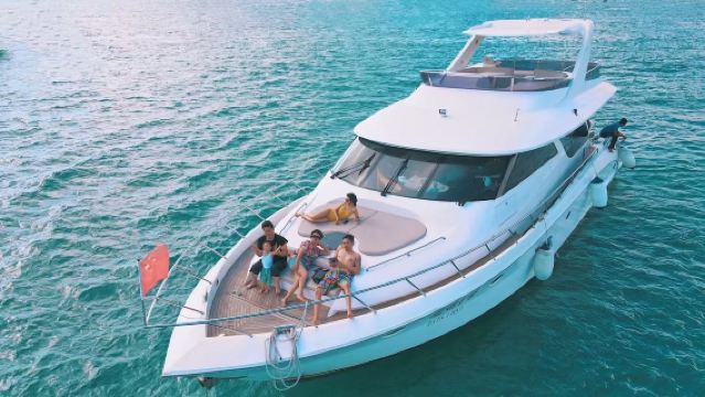 三亞遊艇出海【精品臻選】大型豪華遊艇滑梯(贈送航拍)浮潛海釣+水果飲品+海上玩具~超大空間家庭聚會