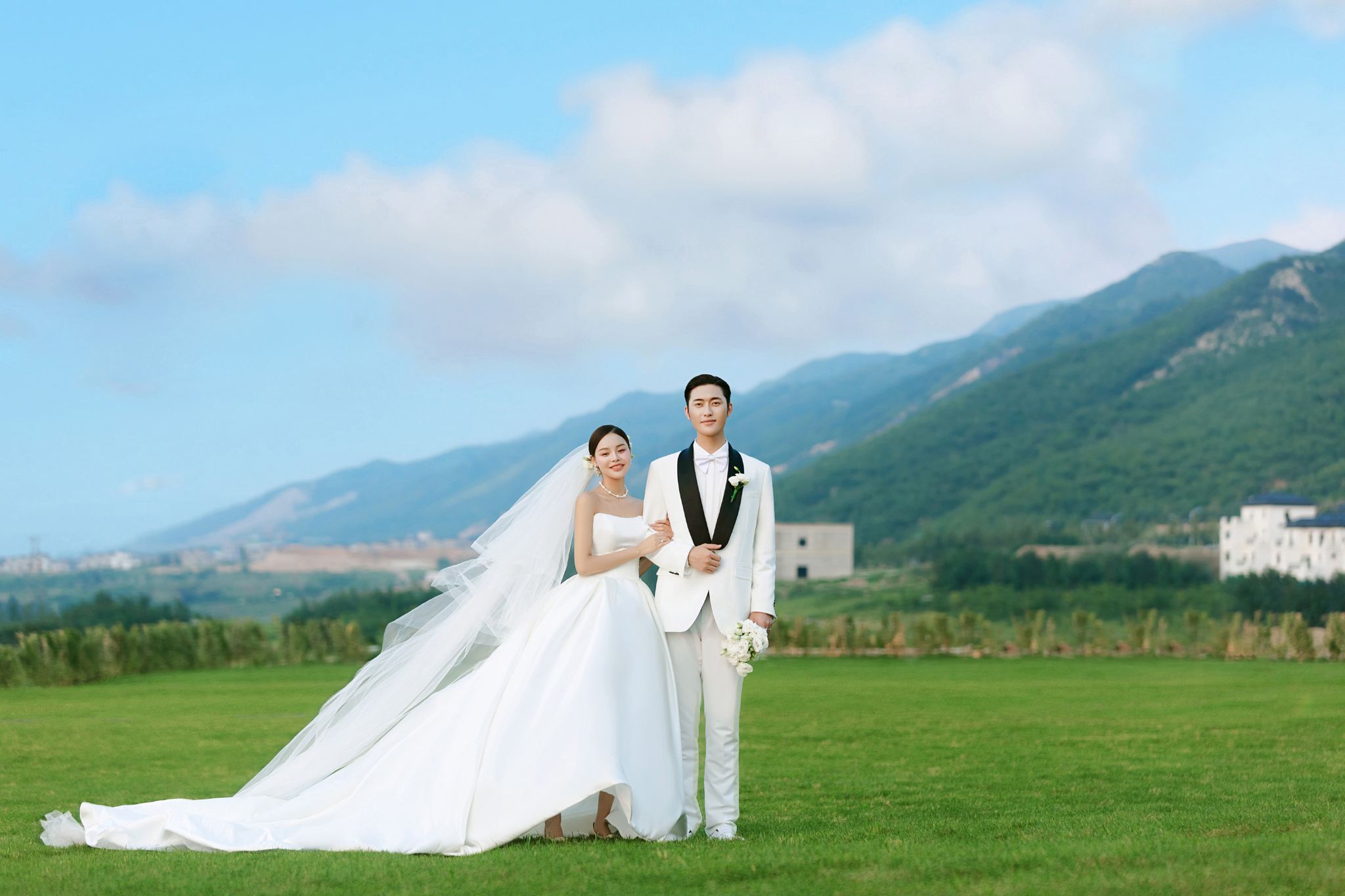 印尼美娜多Trip Moments【司機兼導遊兼Trip Moments攝影師+婚紗照航拍微電影+化妝服裝+行程定制+不限人數】