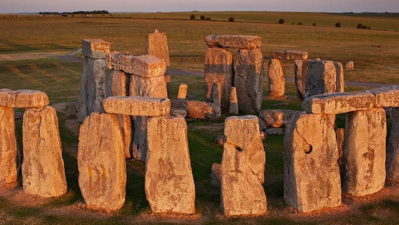 Windsor Castle + Stonehenge + Bath Town one-day tour in the UK