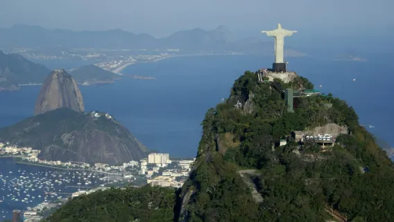 Rio in un giorno: tour dei punti salienti della città e spettacolo combinato