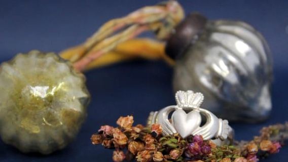 Dublin: Xưởng chế tác nhẫn bạc Claddagh của riêng bạn