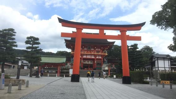 Kyoto: visita guidata al santuario di Fushimi Inari e al monte Inari
