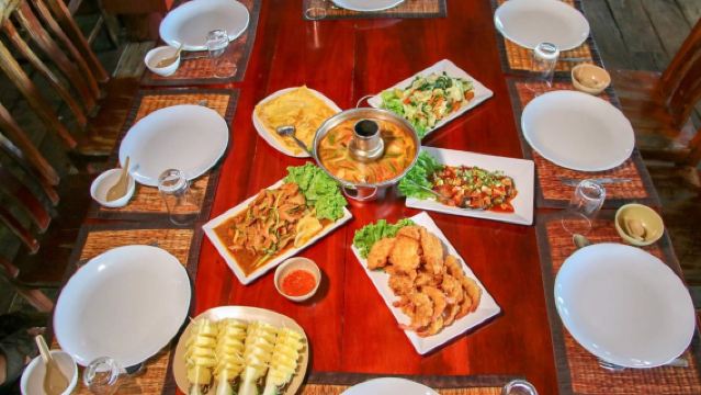 プーケットロングテールボート:ワットポー+バンイー島+タップ島ワンデーツアー【ランチ+カヌー付き】