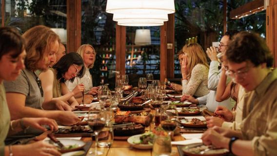 Argentinisches Erlebnisdinner mit 16 Gerichten, umfassendem Menü und Weinen