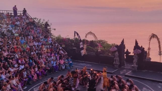 峇里島網紅懸崖公路+情人崖+金巴蘭日落/Kecak火舞一日遊