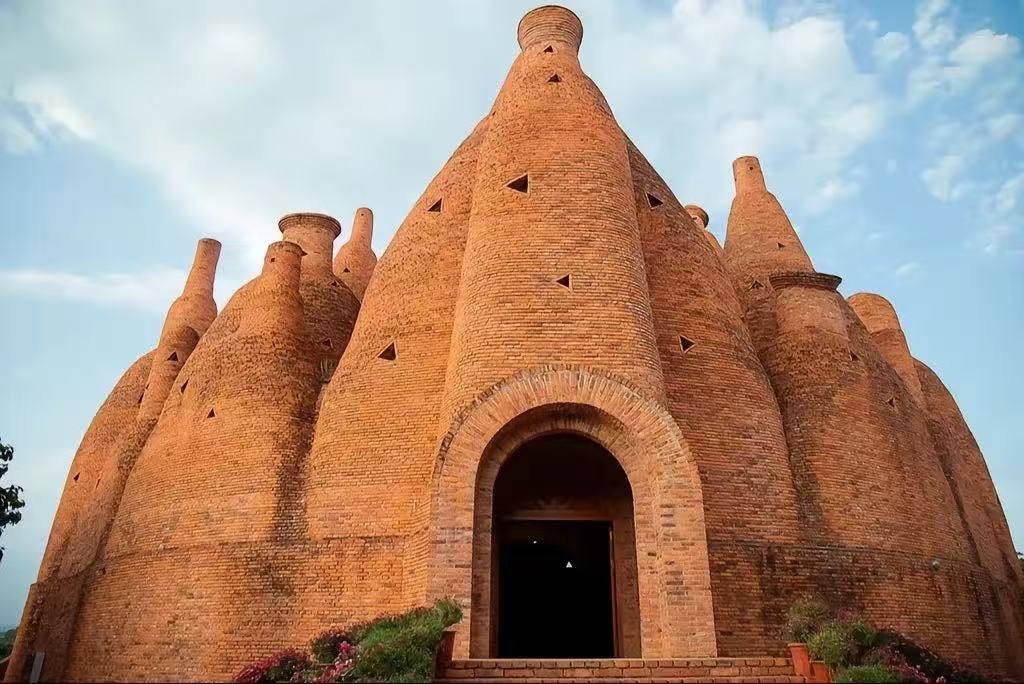 彌勒包車一日遊