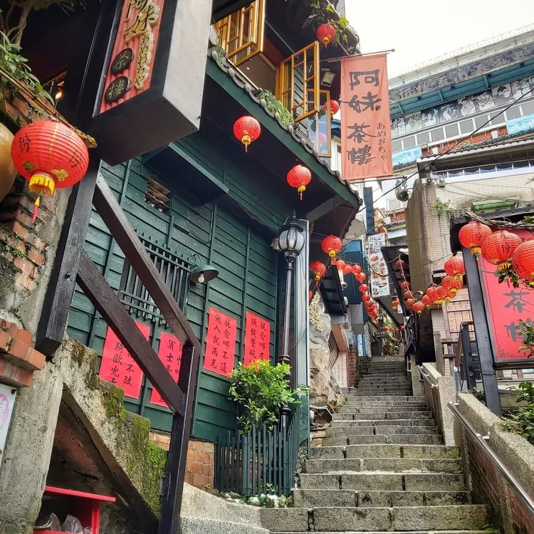 夜九份+黄金瀑布+黄金博物館+報時山陰陽海（台北発） | Trip.com