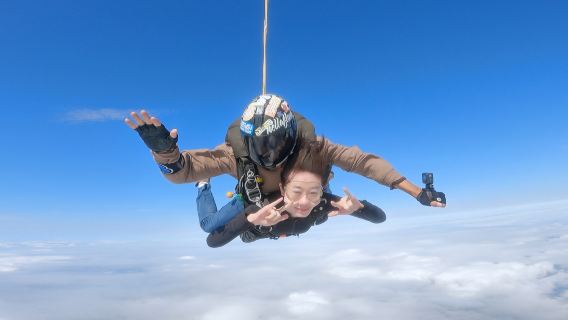 大理白族自治州旅拍【【雲南大理蒼山洱海跳傘,高空跳傘+攝影服務】】