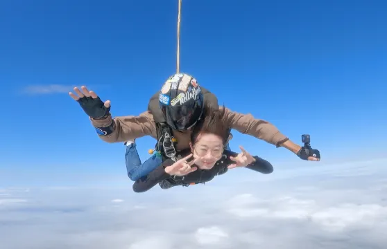大理白族自治州旅拍【雲南大理蒼山洱海跳傘，高空跳傘+攝影服務】