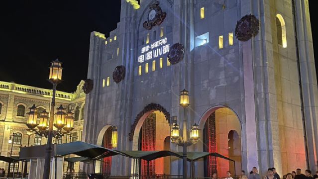 1-day tour to Zhengzhou Jianye Movie Town + Henan Museum + Fu Tower with bilingual service (Chinese/English)