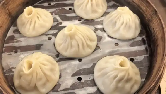 One-day Tour of Wuhan: Culinary Journey of Local Snacks + Shopping Spree | Historic Alley