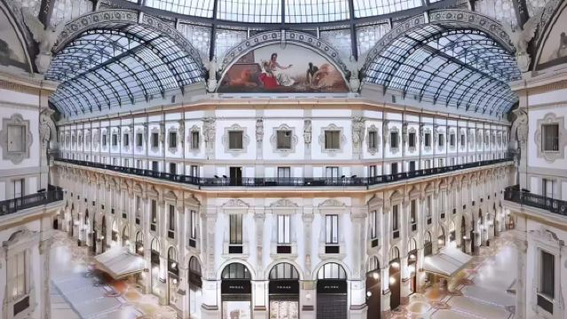 Lawatan sehari ke Katedral Milan + Galleria Vittorio Emanuele II + Tasik Como dengan sewaan peribadi di Itali