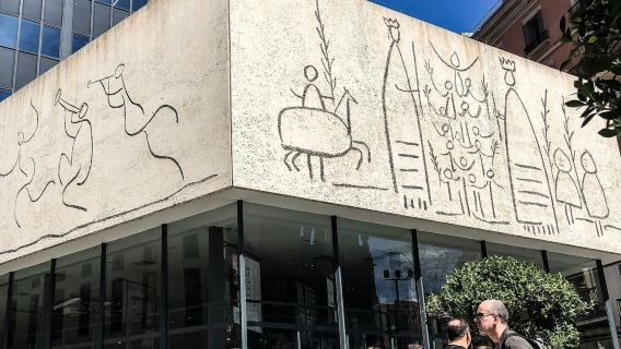 Barcelona: Picasso Museum Skip The Line Ticket + City Walking Tour