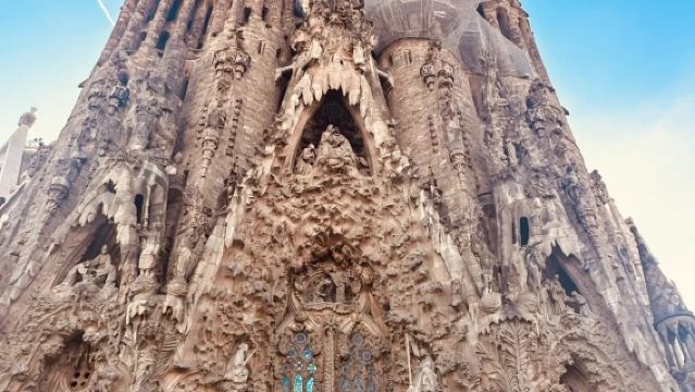 西班牙-巴塞隆納-高迪建築藝術之旅|10小時包車一日遊