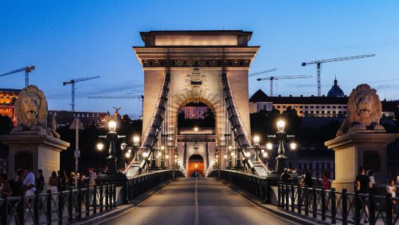 匈牙利布達佩斯-埃格爾城堡-德波·伊什特萬廣場-埃格爾美人谷